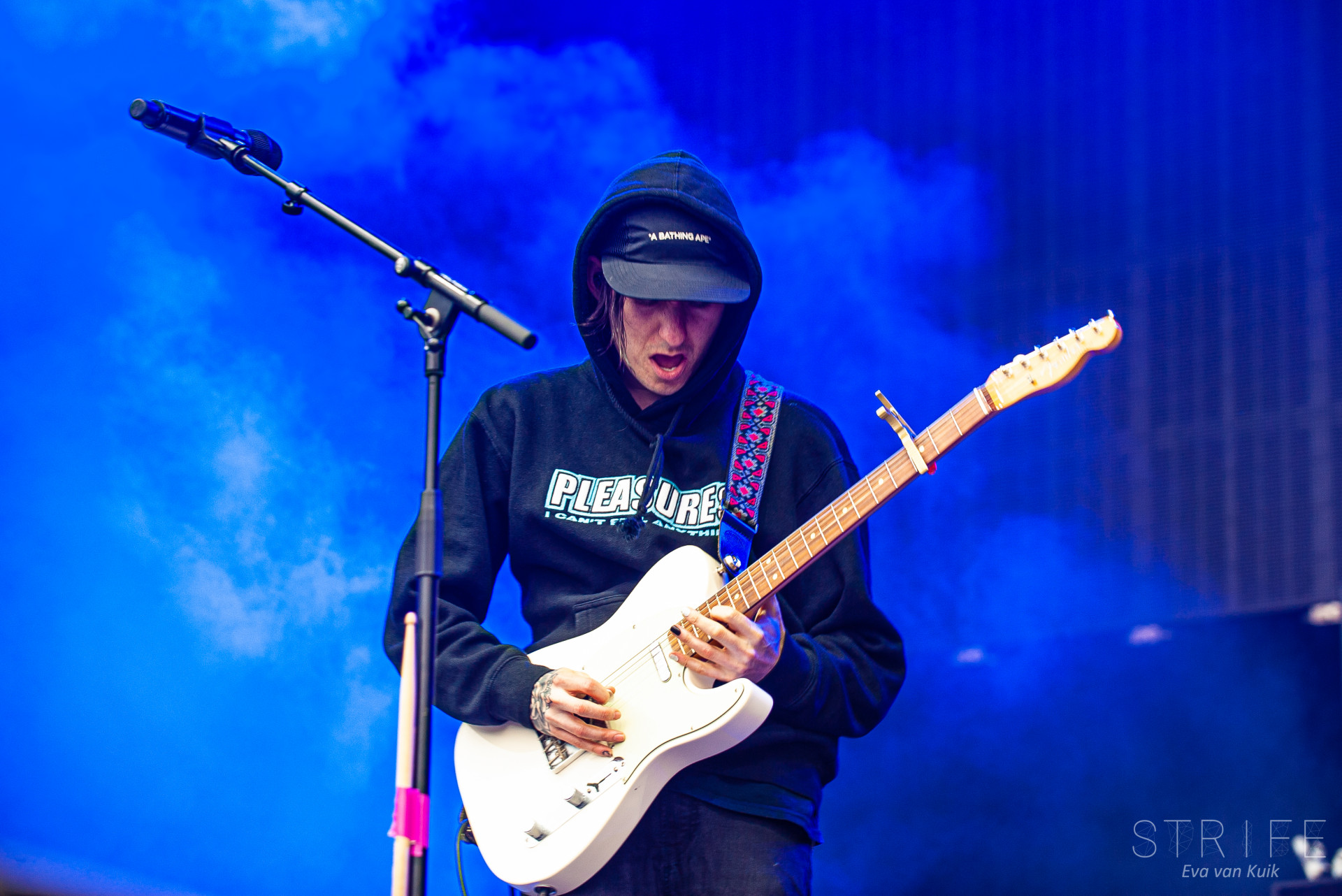 A picture of the artist nothing, nowhere